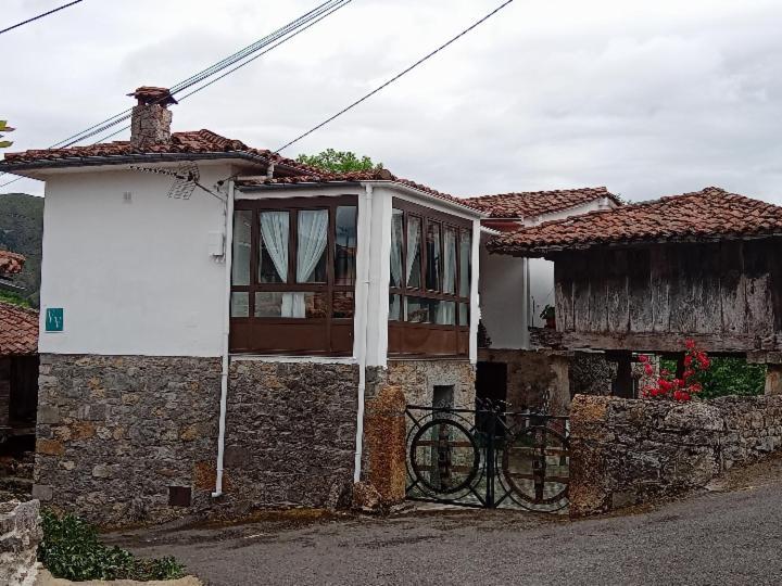 La Cruz de Favila Onís Exterior foto